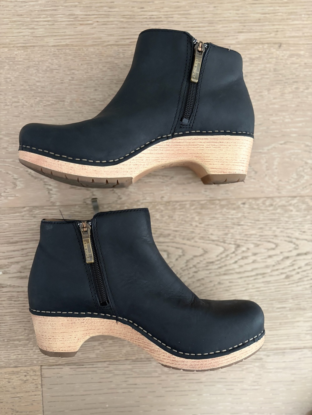 Dansko Black Leather Lizanne Clog Boots with Side Zip Blonde Sole 37 / 6.5